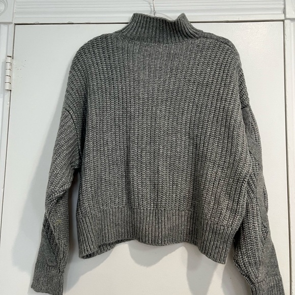 Elizabeth and James Heather Gray Cropped Sweater Sz.‎ M - Picture 3 of 9